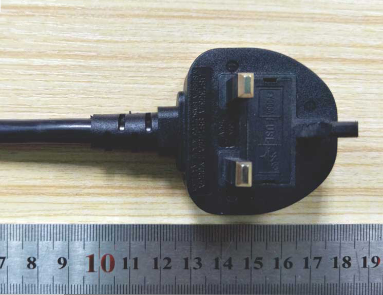 Non-rewirable fused plug