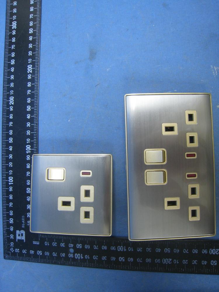 Switched socket-outlet (fixed type)
