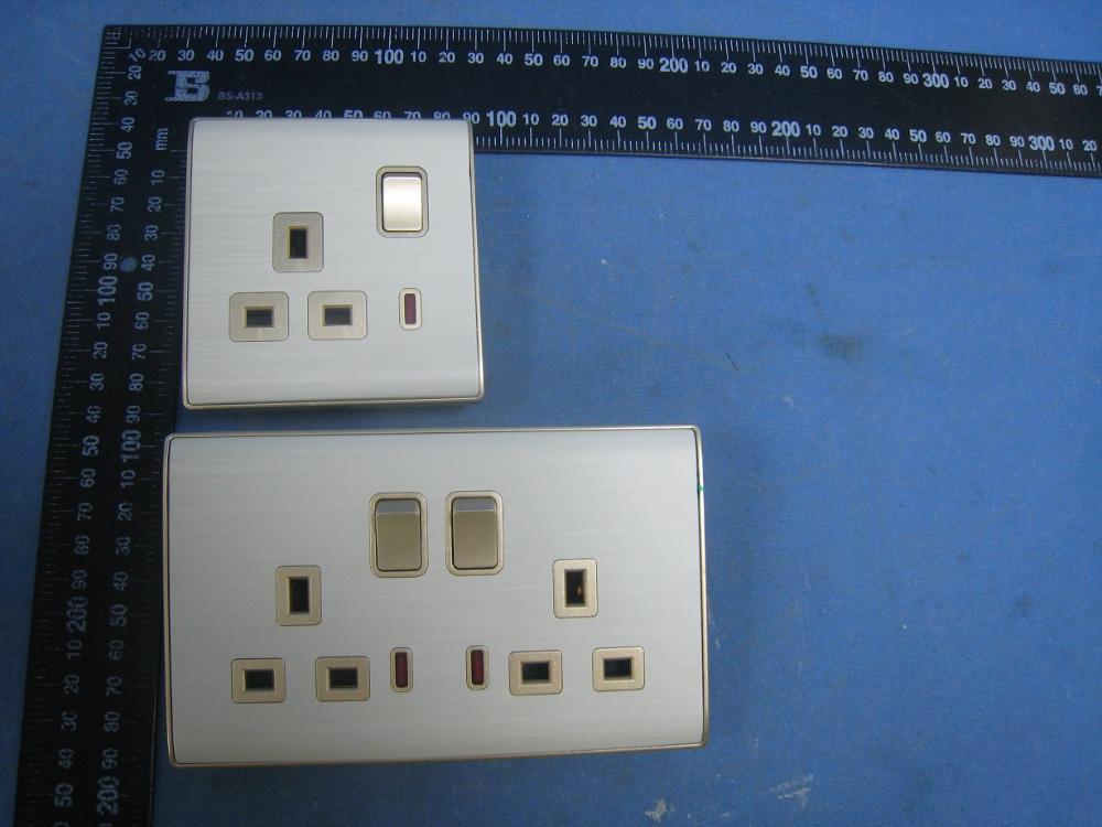 Switched socket-outlet (fixed type)