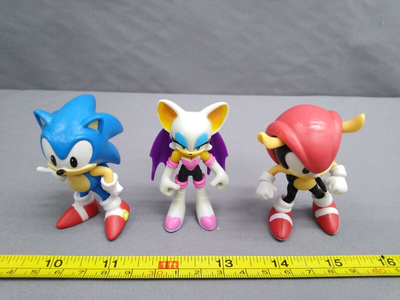 (1) Tails Collector Edition (2) Sonic 4" Figure 2 Pack Modern Sonic & Modern Metal Sonic (3) Sonic 4" Figure 2 Pack Modern Tails & Modern Amy (4) Sonic 4" Figure 2 Pack Classic Sonic & Classic Mighty (5) SONIC - 2.5" Figures Wave 13 - GEN